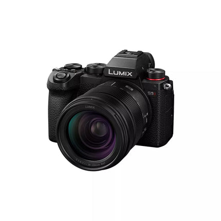 Panasonic Lumix DC-S5D + S 28-200mm f/4,0-7,1 Macro O.I.S.